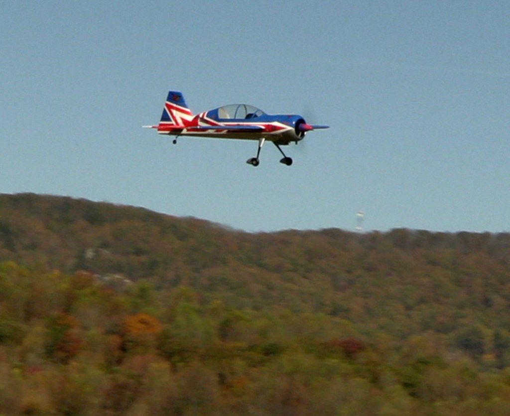 Mike Foley flying his giant scale&nbsp;Sukhoi